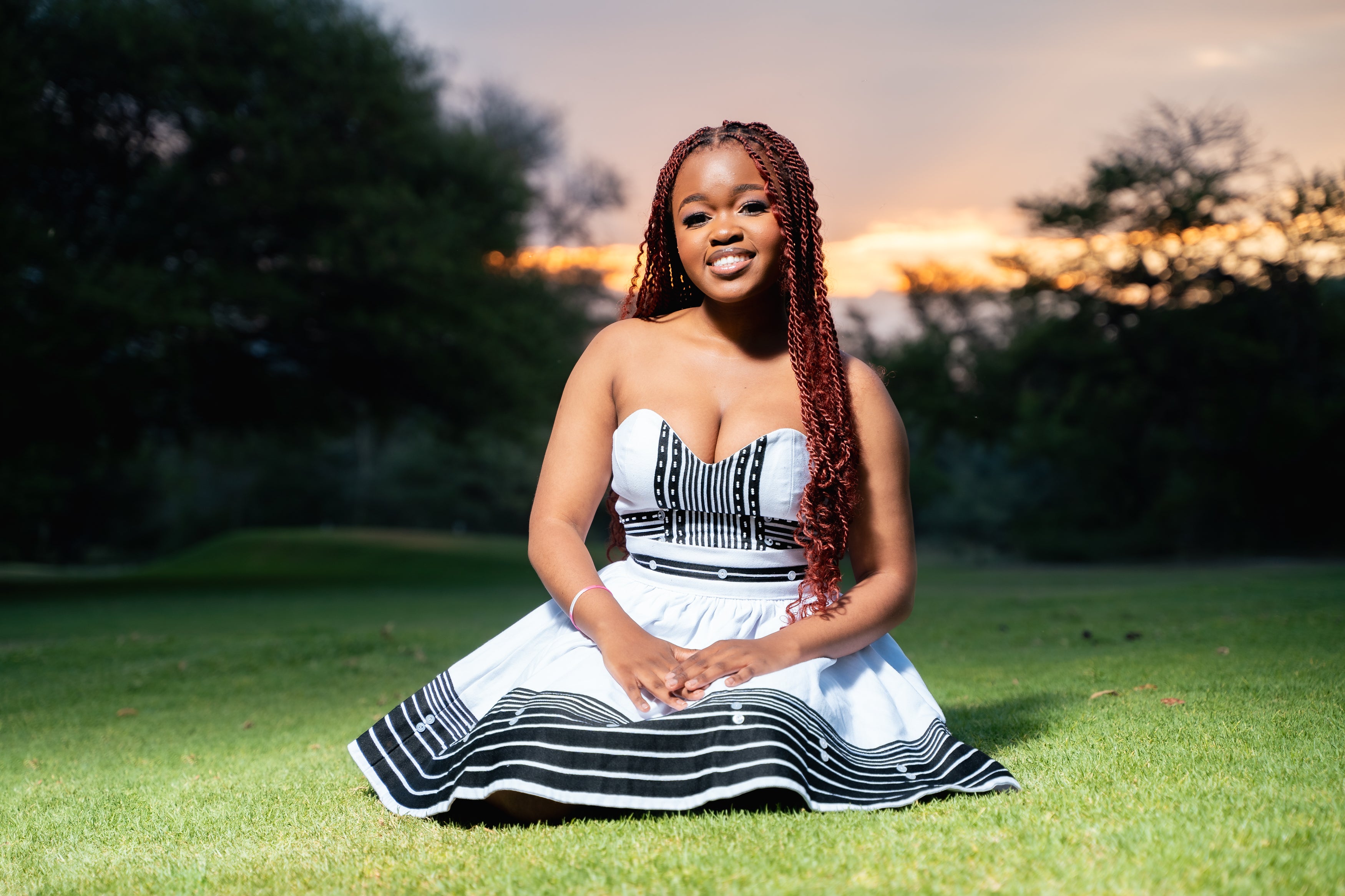 White and black teens corset and skirt