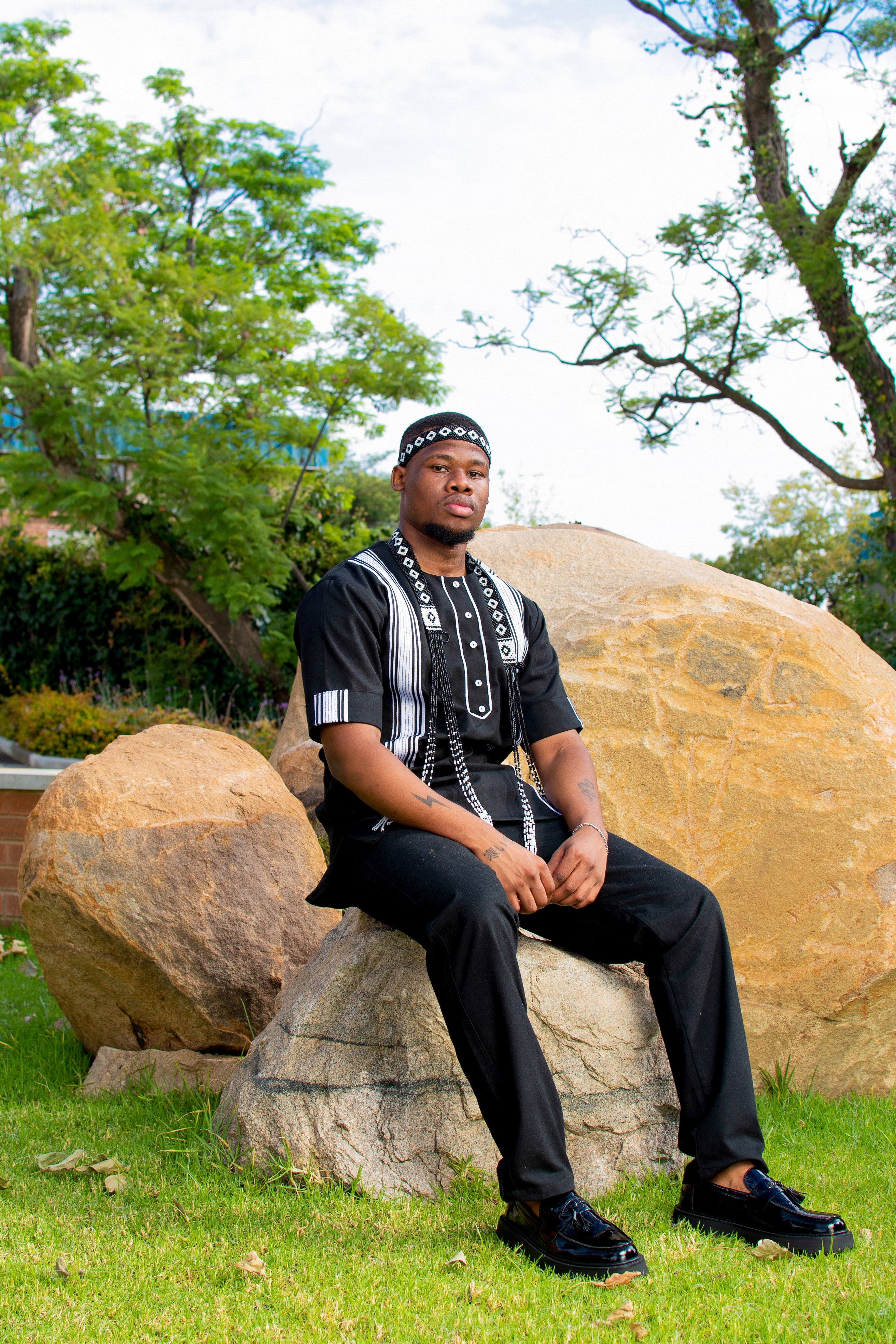 Black & White mens short sleeve shirt