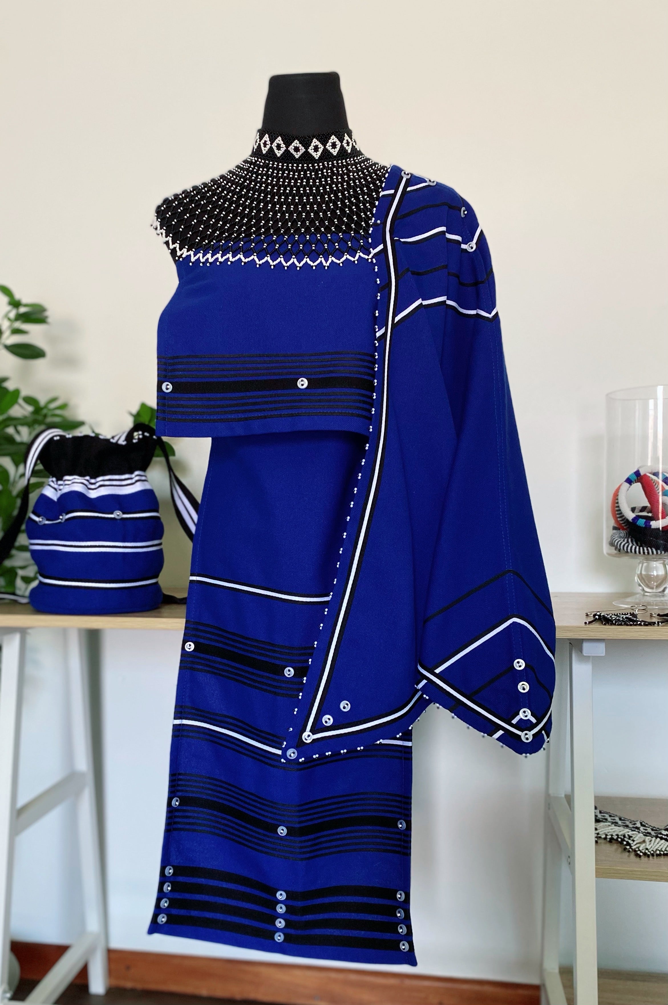 Beaded Headwrap, Ncebetha and drawstring bag. Headwrap R900,Ncebetha R1050 & Bag R700